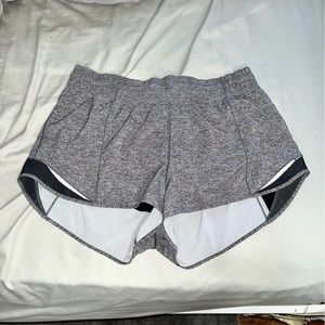 Lululemon Hotty Hot HR 2.5 in short